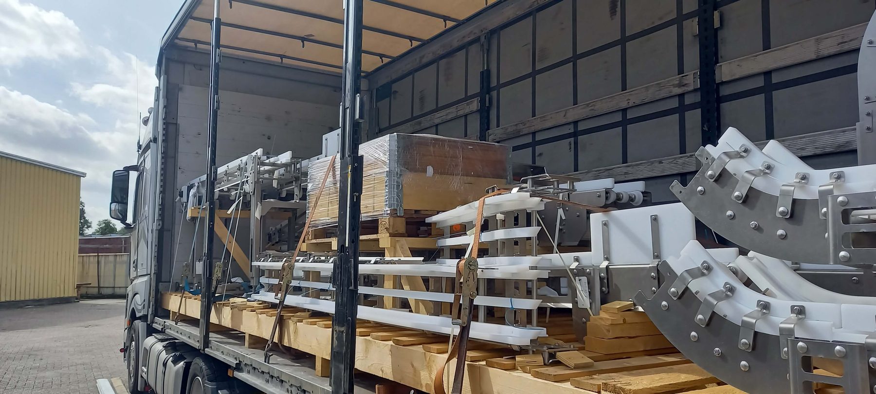 Bognár Transport szerelvény úton